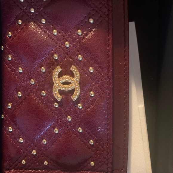 Color of the season!! BURGANDY Chanel card holder - Picture 5 of 5